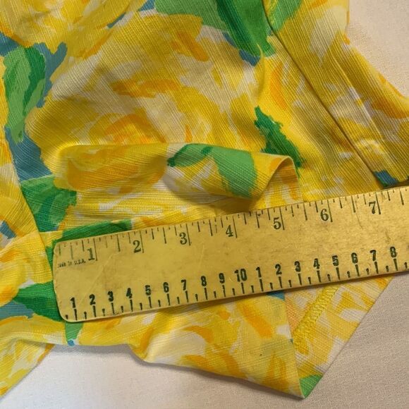 Lilly Pulitzer size 00 Deenie sunflower yellow rose shorts - Picture 4 of 9